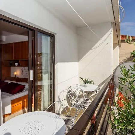 Apartments Goge Apartman Gradac (Split-Dalmatia)